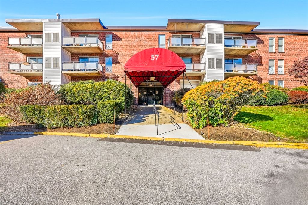 57 Broadlawn Park 4B, Boston, MA 02467