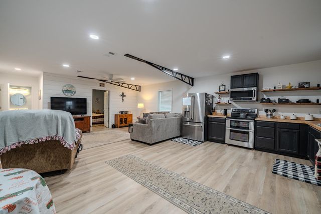 225 STICINE RD, Guys, TN 38339