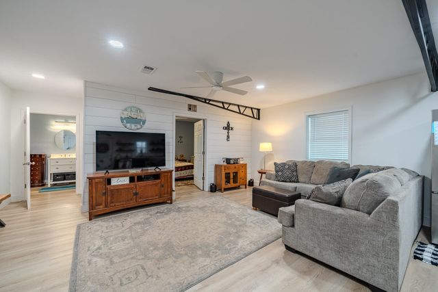 225 STICINE RD, Guys, TN 38339