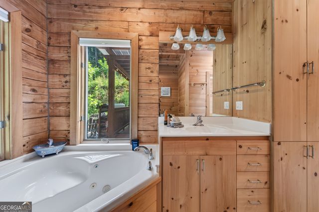 750 Seye Wailo Trail, Clarkesville, GA 30523