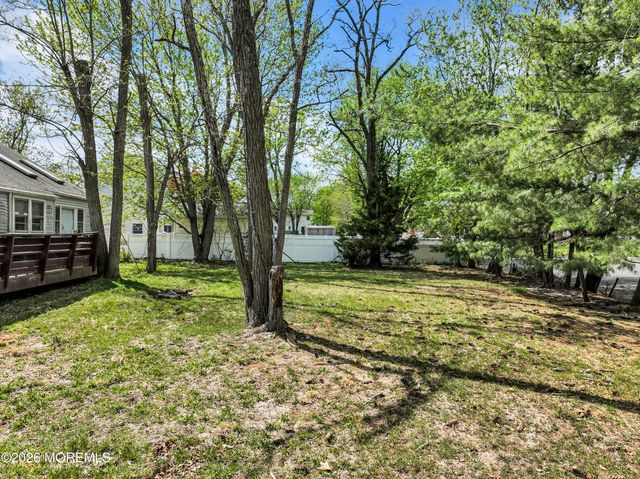 29 Barbara Lane, Oakhurst, NJ 07755