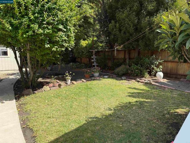 2615 Humboldt Ave, Oakland, CA 94602