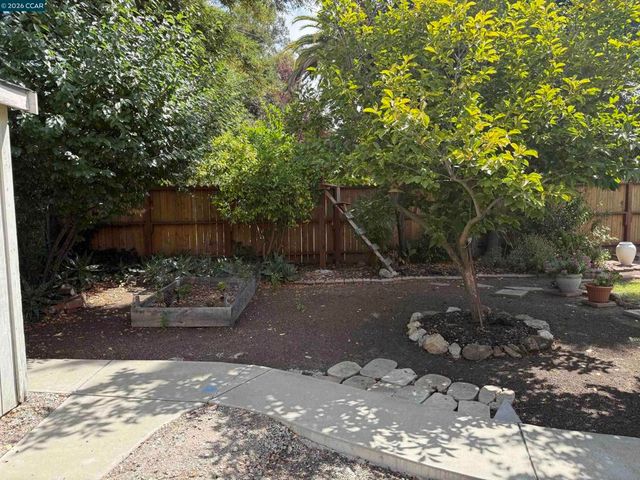 2615 Humboldt Ave, Oakland, CA 94602
