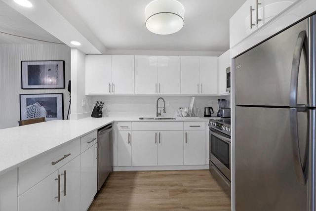 2301 Collins Ave 323, Miami Beach, FL 33139