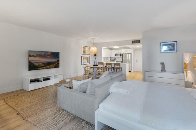 2301 Collins Ave 323, Miami Beach, FL 33139