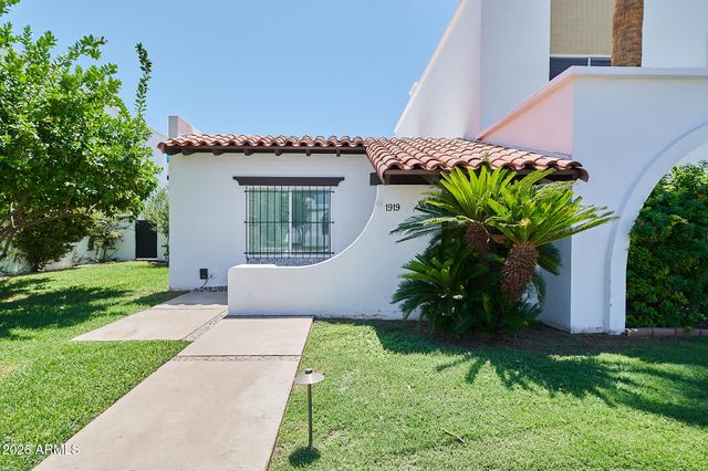 1919 E MEDLOCK Drive, Phoenix, AZ 85016
