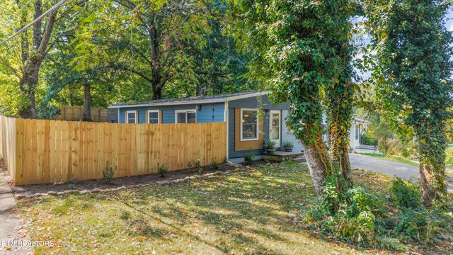 742 Lippencott St, Knoxville, TN 37920