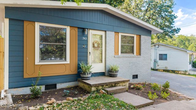 742 Lippencott St, Knoxville, TN 37920