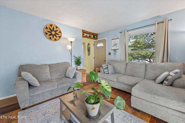742 Lippencott St, Knoxville, TN 37920