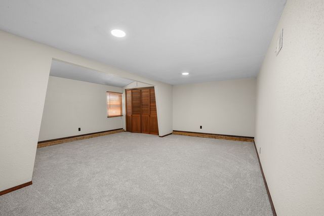 2616 Sheffield Drive, Davenport, IA 52806
