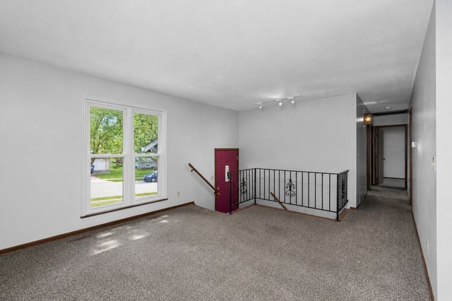 2616 Sheffield Drive, Davenport, IA 52806