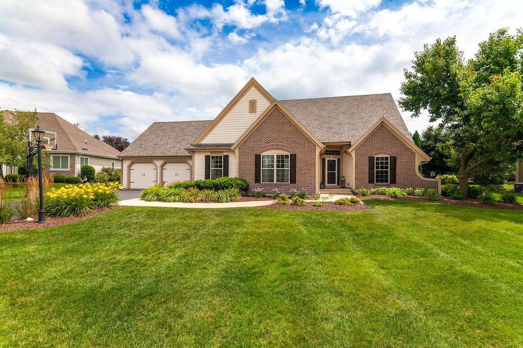 1851 Wellsprings COURT, Oconomowoc, WI 53066
