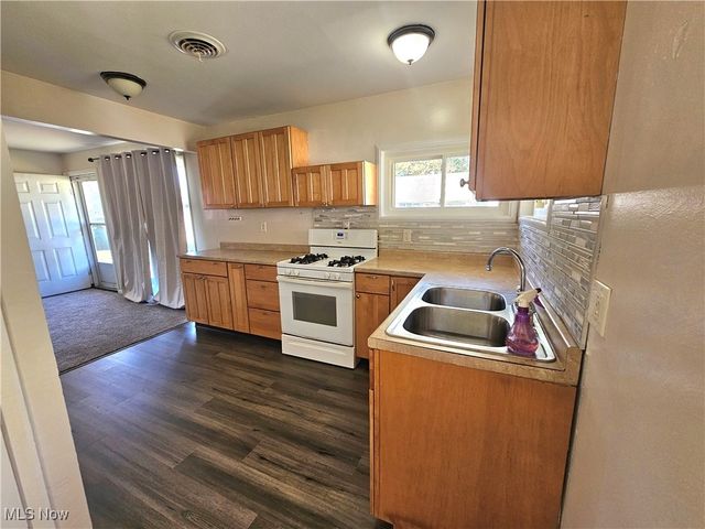 1552 Denison Avenue NW, Warren, OH 44485