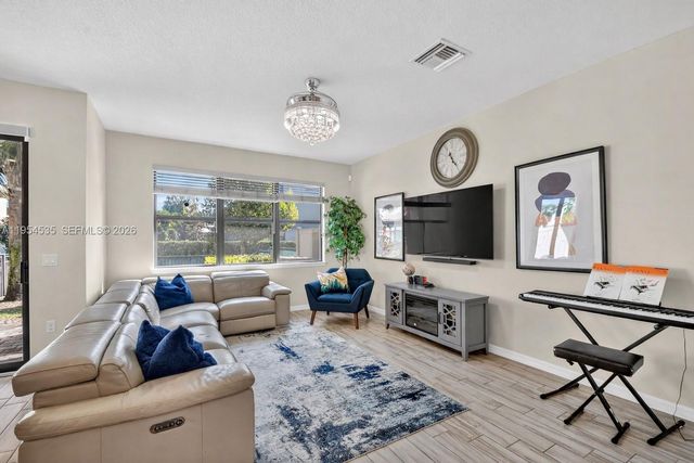 4850 San Fratello Cir, Lake Worth, FL 33467