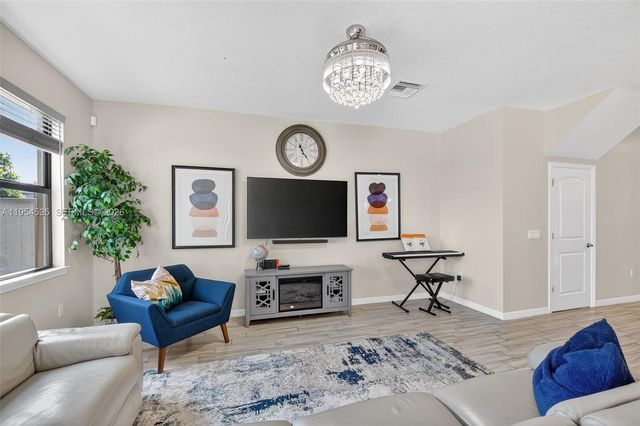 4850 San Fratello Cir, Lake Worth, FL 33467