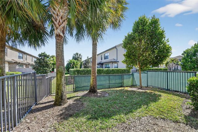 4850 San Fratello Cir, Lake Worth, FL 33467