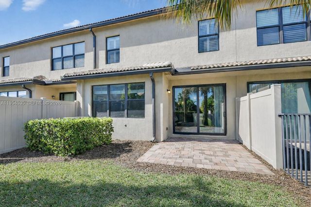 4850 San Fratello Cir, Lake Worth, FL 33467