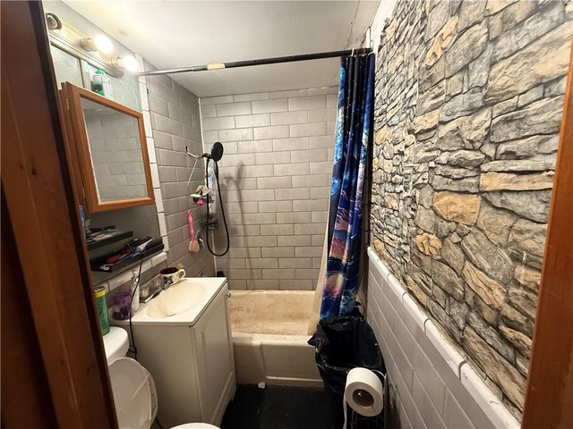 421 & 423 Bessemer Ave, Twp Of But Sw, PA 16045