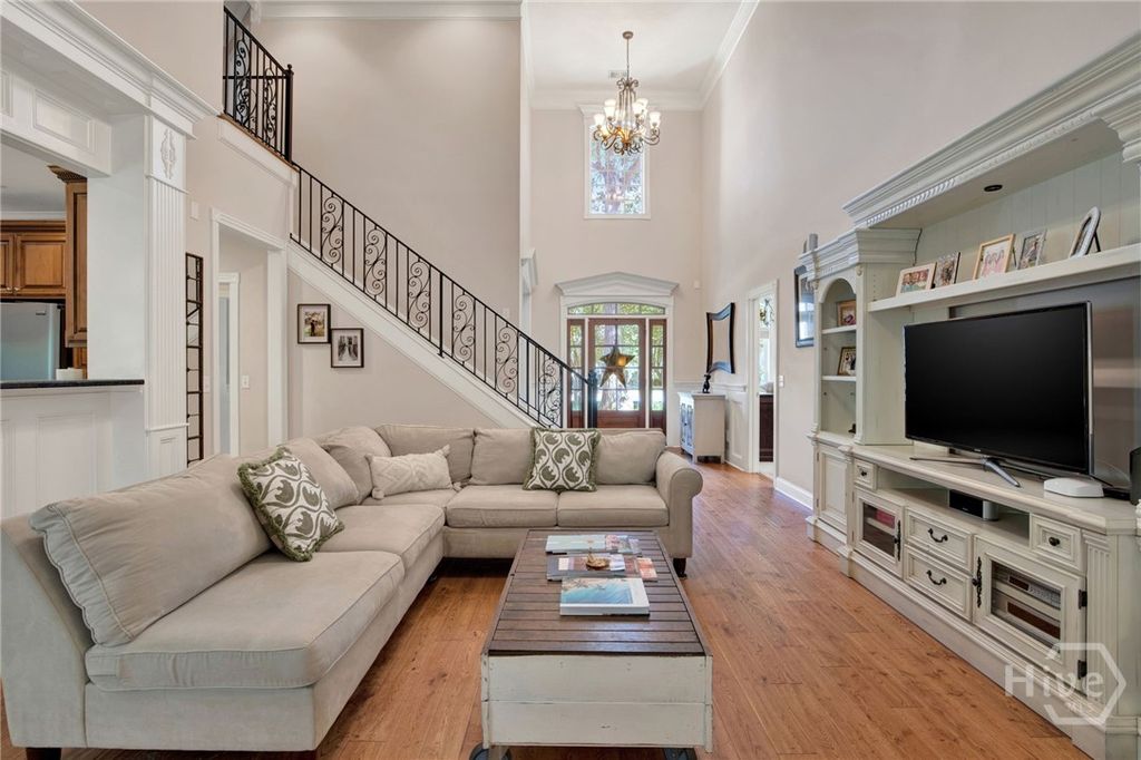 Image 10 of property listing at 195 Chastain Circle, Richmond Hill, GA 31324