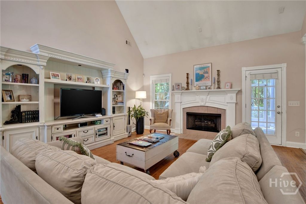 Image 12 of property listing at 195 Chastain Circle, Richmond Hill, GA 31324