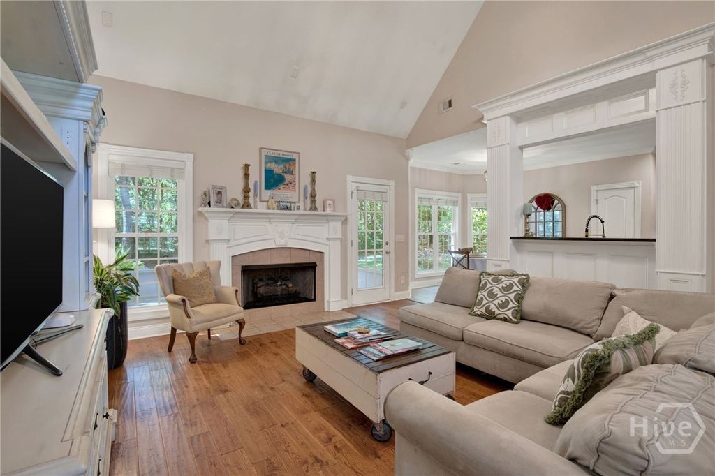 Image 13 of property listing at 195 Chastain Circle, Richmond Hill, GA 31324