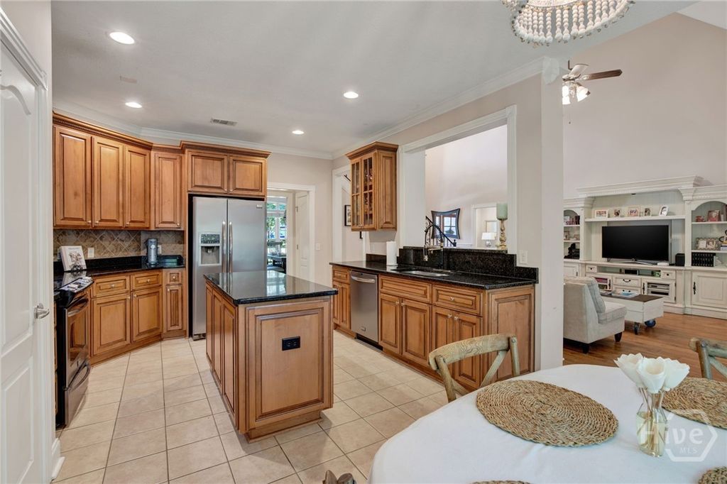 Image 15 of property listing at 195 Chastain Circle, Richmond Hill, GA 31324