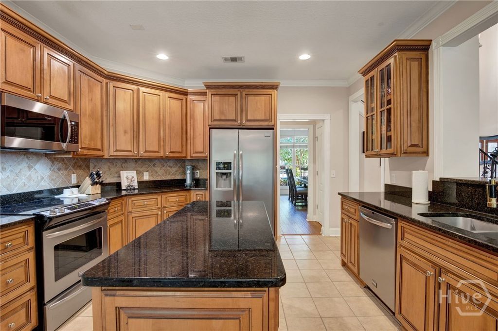 Image 16 of property listing at 195 Chastain Circle, Richmond Hill, GA 31324