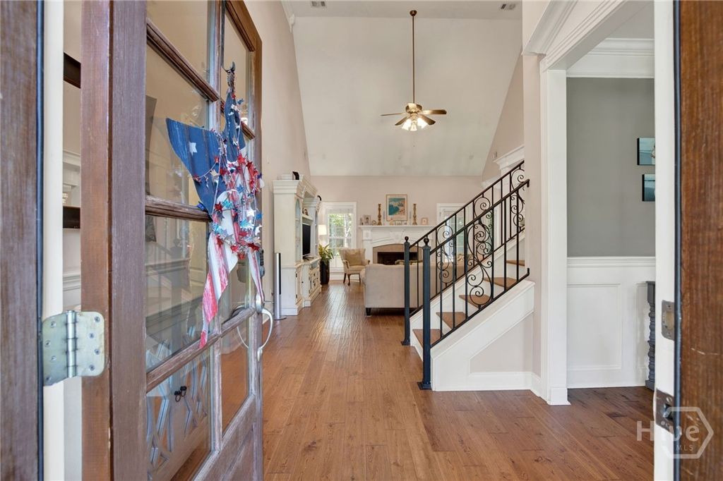 Image 4 of property listing at 195 Chastain Circle, Richmond Hill, GA 31324