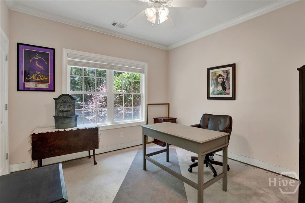 Image 7 of property listing at 195 Chastain Circle, Richmond Hill, GA 31324