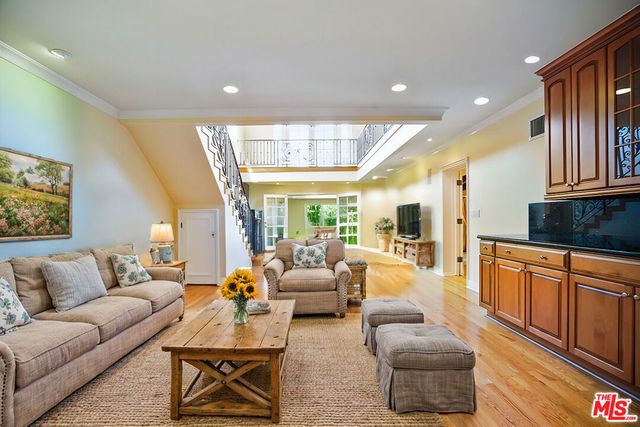 10655 Camarillo Street, Toluca Lake, CA 91602