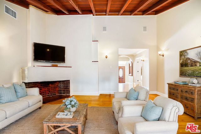 10655 Camarillo Street, Toluca Lake, CA 91602