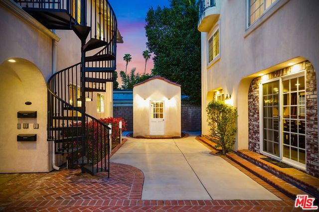 10655 Camarillo Street, Toluca Lake, CA 91602