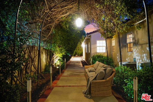 10655 Camarillo Street, Toluca Lake, CA 91602