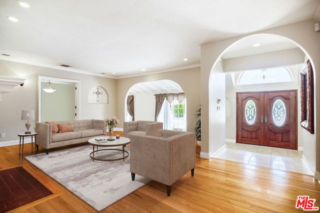 10655 Camarillo Street, Toluca Lake, CA 91602