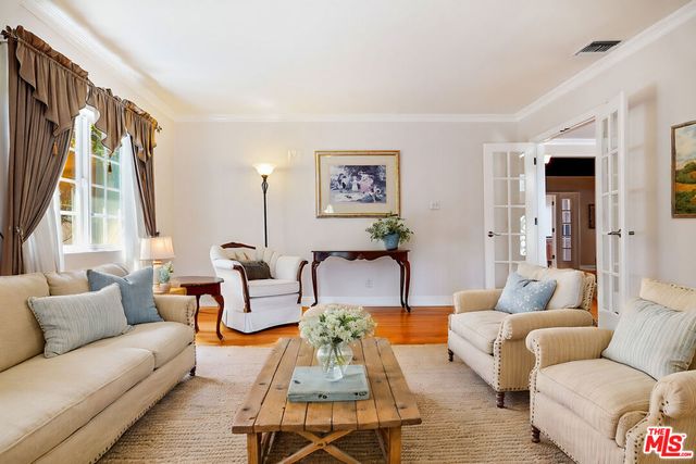 10655 Camarillo Street, Toluca Lake, CA 91602