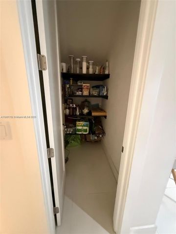 9165 NW 33rd St, Doral, FL 33172