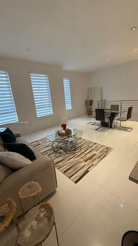 9165 NW 33rd St, Doral, FL 33172