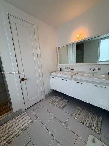 9165 NW 33rd St, Doral, FL 33172