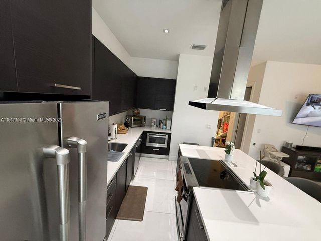 9165 NW 33rd St, Doral, FL 33172