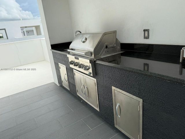 9165 NW 33rd St, Doral, FL 33172