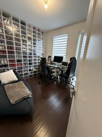 9165 NW 33rd St, Doral, FL 33172