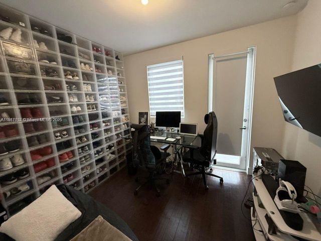 9165 NW 33rd St, Doral, FL 33172