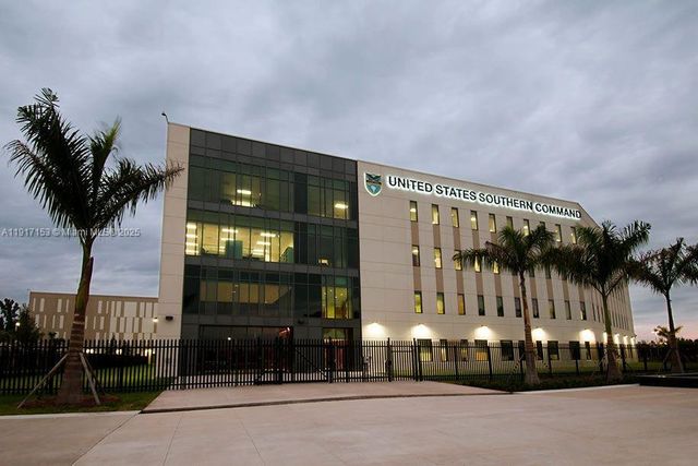 9165 NW 33rd St, Doral, FL 33172