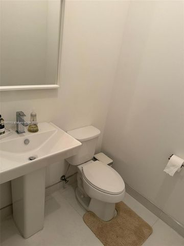 9165 NW 33rd St, Doral, FL 33172