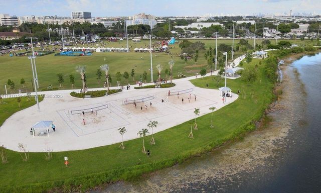 9165 NW 33rd St, Doral, FL 33172