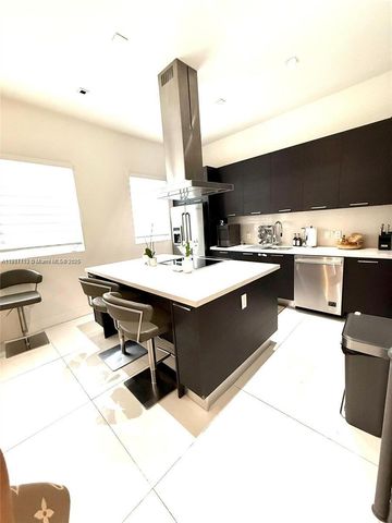 9165 NW 33rd St, Doral, FL 33172