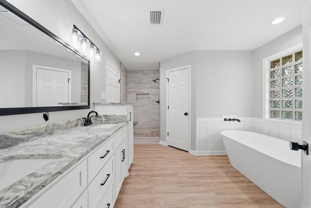 1015 Summerwood Drive, Conway, AR 72034