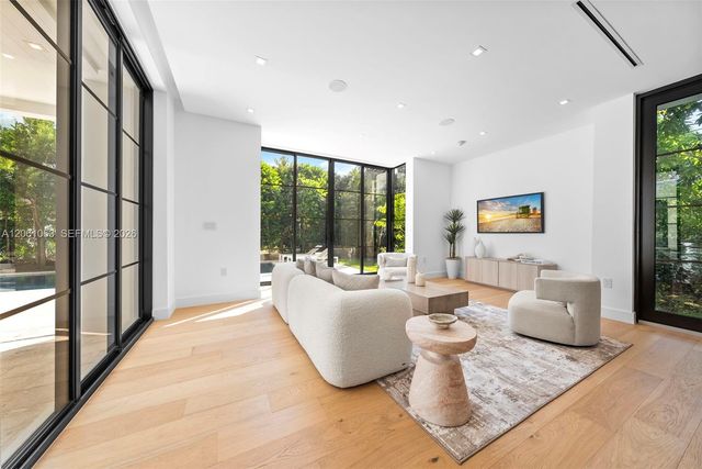 1220 S Alhambra Cir, Coral Gables, FL 33146