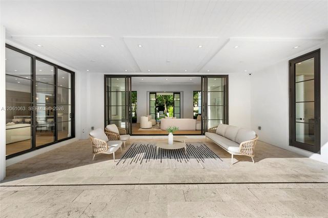 1220 S Alhambra Cir, Coral Gables, FL 33146