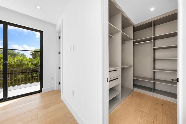 1220 S Alhambra Cir, Coral Gables, FL 33146